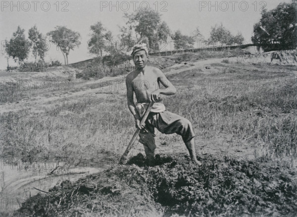 Chinese worker Photo by Martynov Art album Manchuria Russo-Japanese War 1906
