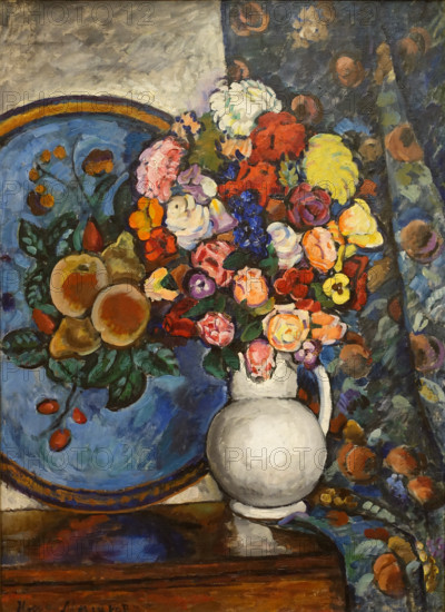 Still Life Flowers in a Vase (with a Tray) 1912-1914 Mashkov Ilya Ivanovich (1881-1944)