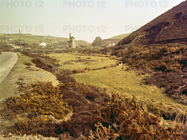 Ruins of engine house building Wheal Ellen.