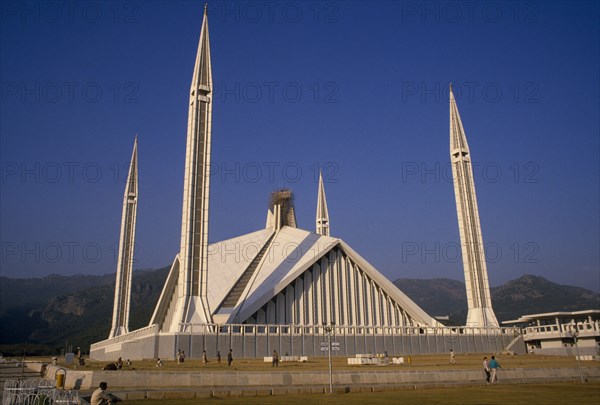 PAKISTAN, Islamabad, Faisal Mosque with a minaret at each corner