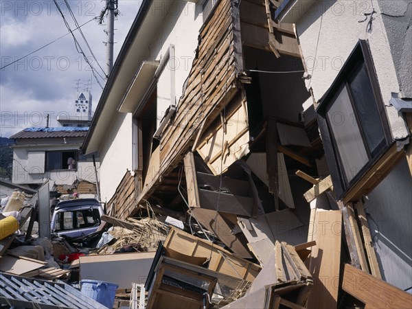 JAPAN, Kobe, Suburban earthquake damage in 1995