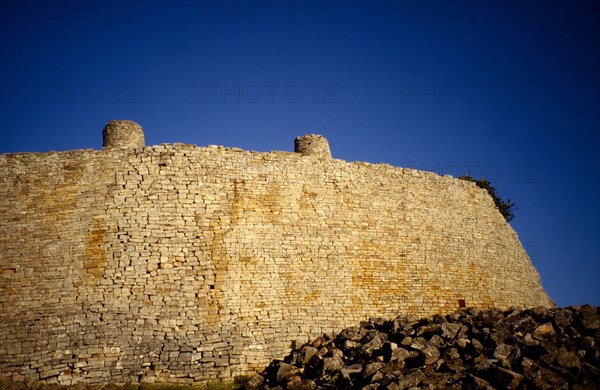 ZIMBABWE, Forts, Great Zimbabwe Ruins. Towering stone wall of the abandoned city.