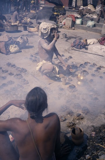 NEPAL, Kathmandu, Pashu, Patinath Sivatri Festival with Sadhus perfoming rites