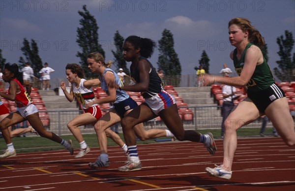 10018120 SPORT Athletics Track Teenage girls in track event in school championships.