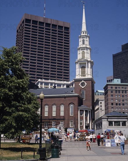 USA, Massachusetts, Boston, Park Street church with its white spire and modern building behind. Tourists at stalls