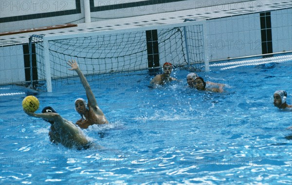 10025949 SPORT  Water Polo Great Britain v China at the World Student Games in Sheffield 1991.