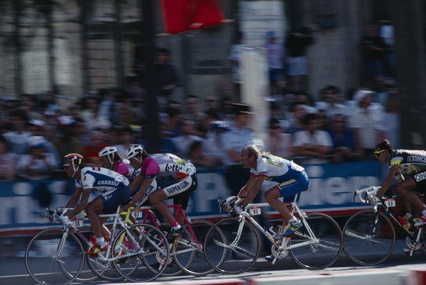 10029670 SPORT  Cycling Tour de France cyclists racing through the streets of Paris   France.