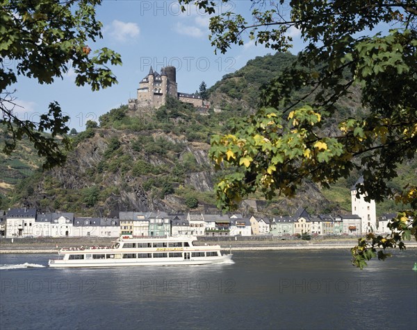 GERMANY, Rhineland, St.Goarshausen, View from St Goar on the River Rhine with a cruise boat passing below Katz Castle