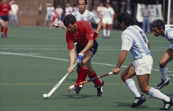 10037112 SPORT Ball Games Mens Hockey England versus Argentina match at Bisham Abbey.