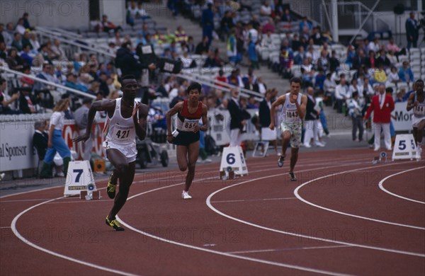 10045951 SPORT Athletics Track Men competing in track event