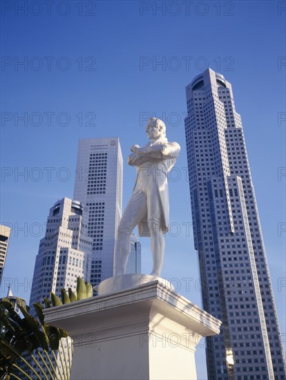 SINGAPORE, Architecture, Statue of Sir Stamford Raffles with high rise buildings in Raffles Place behind.
