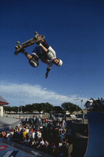 10051508 SPORT  Skate Boarding Backside air