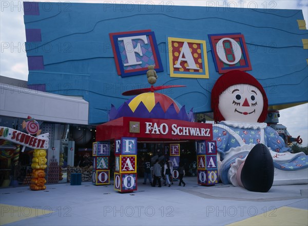 USA, Florida , Orlando, International Drive. Pointe Orlando Shopping Area. FAO Schwartz Toy Store chain colourful exterior with giant seated Raggedy Ann statue
