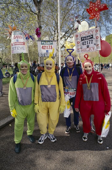10086925 SPORT Athletics London Marathon Runners dressed as the Teletubbies.