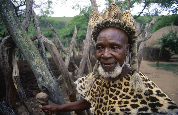 SOUTH AFRICA, KwaZulu Natal, Old Zulu man wearing leopard skin.