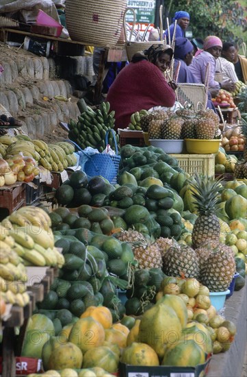 SOUTH AFRICA , KwaZulu Natal, St Lucia, Zulu women at street stall selling fruit and hand woven baskets made from fronds of Lala palm (Hyphaene Coriacea)