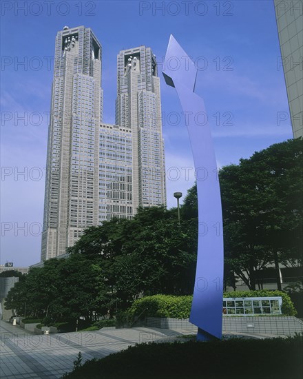JAPAN, Honshu, Tokyo, The Tokyo Metopolitan Goverment buildding in Shinjuku with a blue modern sculpture in the foreground