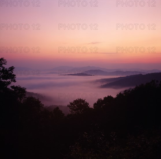 USA, North Carolina, Ashville, Sunrise on Skyline Drive