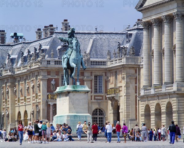 FRANCE, Ile de France, Versailles, "Palace forecourt and equestrian statue with tourist visitors,"