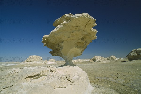 EGYPT, Western Desert, The White Desert, Chalk inselberg at the north end of the Farafra Oasis