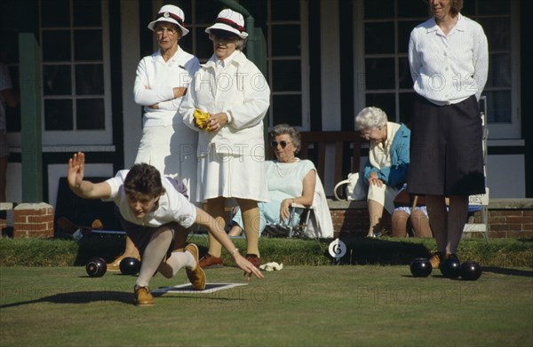 10061272 SPORT Ball Games Bowls Lawn Green Bowling