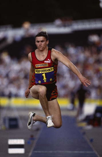 10039031 SPORT Athletics Triple Jump Jonathan Edwards at Crystal Palace