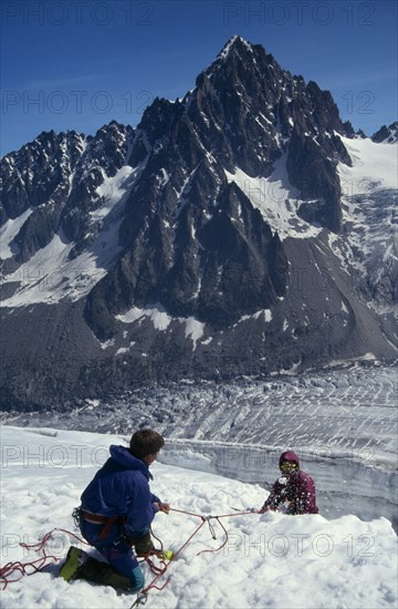 10039460 SPORT  Mountain Climbing Crevasse rescue in the Alps.