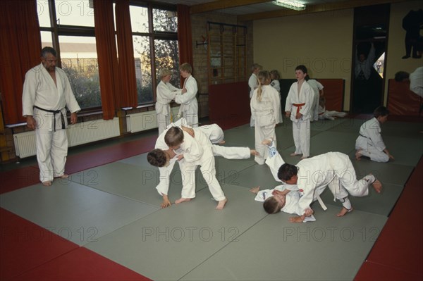 10044927 SPORT  Martial Arts Judo Children in Judo class