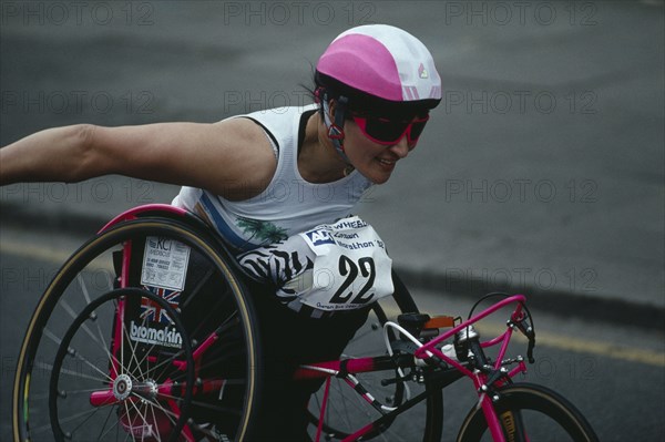 10037054 SPORT Athletics Marathon Disabled competitor in a racing wheelchair during the London Marathon.