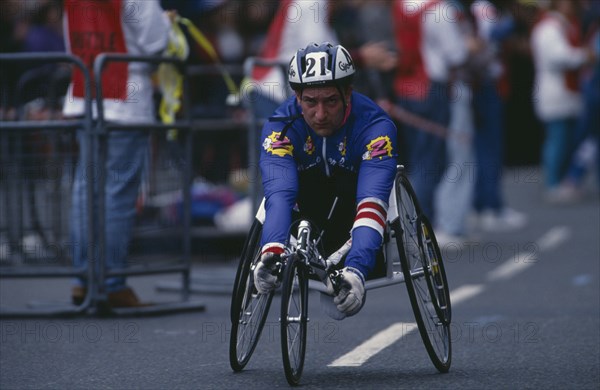 10037057 SPORT Athletics Marathon Disabled competitor in a racing wheelchair during the London Marathon.