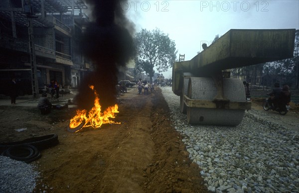 VIETNAM, General, Road construction between Hanoi and Ha Bac Province.