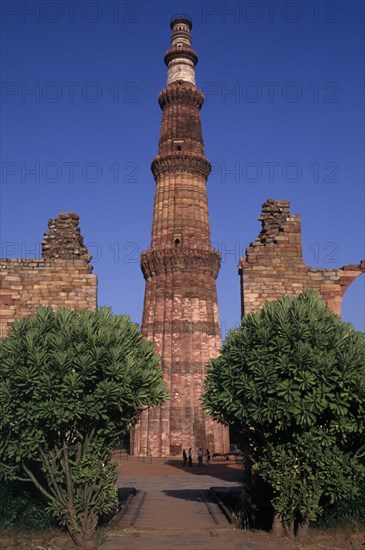 INDIA, Delhi, Qutab Minar, Thirteenth century Tower of Victory with five stories and projecting balconies.