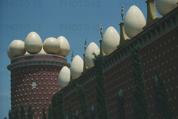 SPAIN, Catalonia, Figueres, Exterior view of the roof of the Dali Museum showing eggs detail on walls