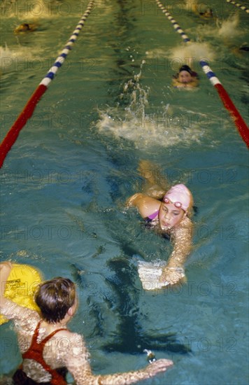 10034797 SPORT Water Sport Swimming Girls in pool during club swimming practice.