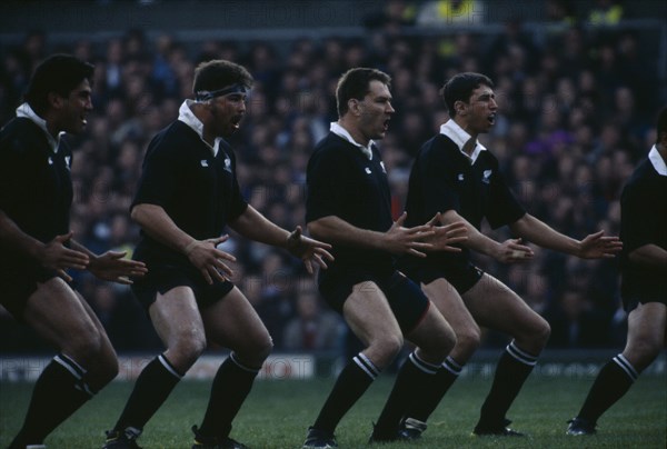 SPORT, Ball Games, Rugby, All Blacks performing the pre match Haka at Twickenham 93.