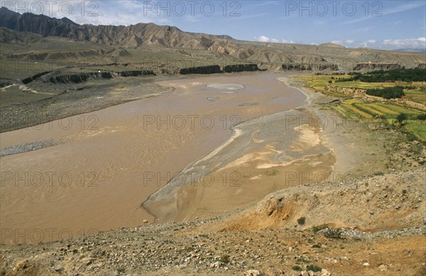 CHINA, Quinghai, Yellow River flowing through Quinghai Plateau