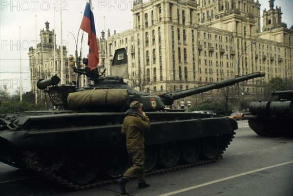 RUSSIA, Moscow, Tanks travelling down street during coup attempt.