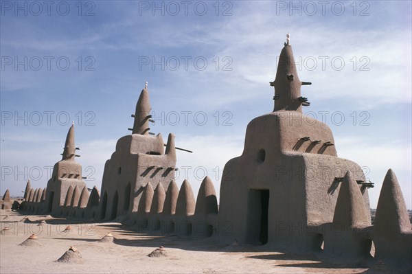 MALI, Massina, Djenne, NOT IN LIBRARY Mosque rooftop