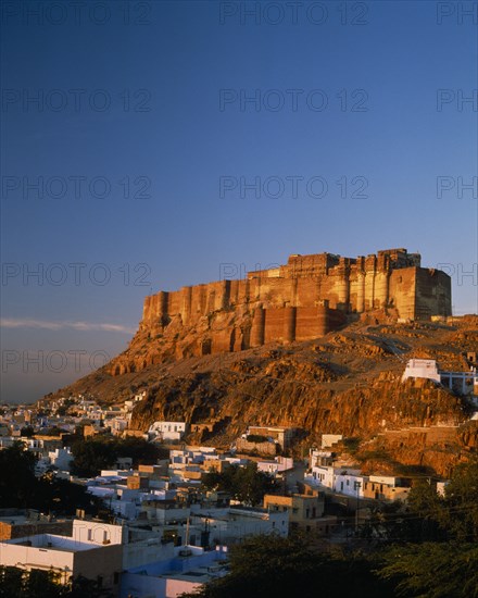 INDIA, Rajasthan, Jodhpur, Meherangarh Fort on the hilltop overlooking the town in the afternoon sun