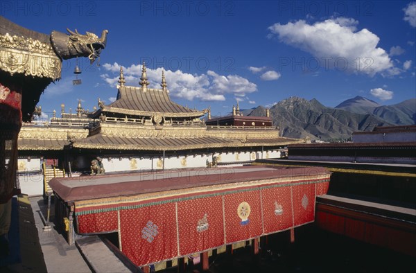 CHINA, Tibet, Lhasa , Jokhang Temple Roof