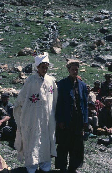 PAKISTAN, Religion, Shani Muslim village wedding ceremony with groom in white robes and male villagers sitting on ground