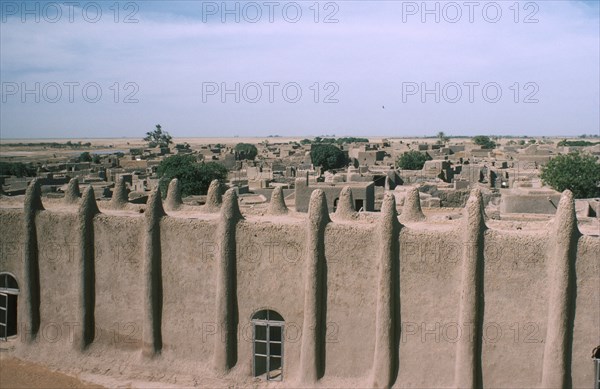 MALI, Mopti, Djenne, NOT IN LIBRARY Courtyard of mosque.