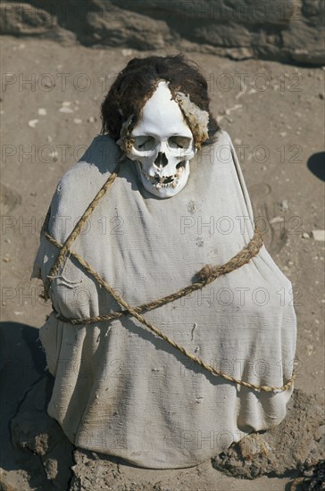 PERU, Ica Administrative Division, Nazca, Mummified body in a Nazca cemetery.