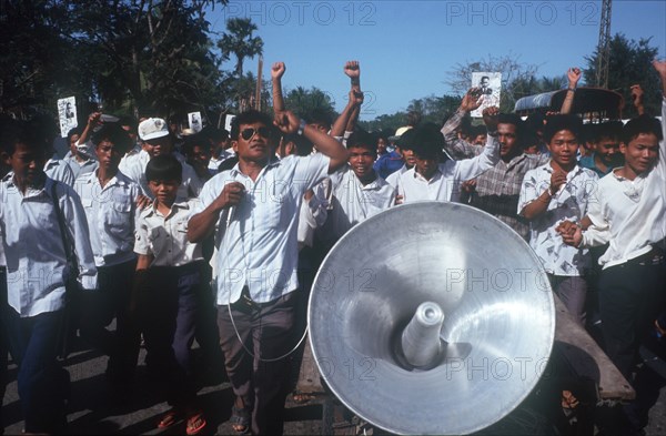 CAMBODIA, Phnom Pehn, Anti Khmer Rouge and Samphon demonstration on the road to the airport.  Crowds with loud speaker.