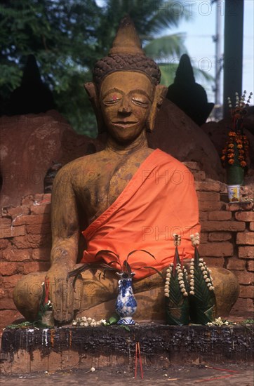 LAOS, Vientianne, Wat Saladeng.  Seated Buddha.