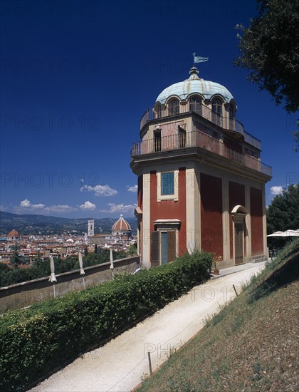 ITALY, Tuscany, Florence, "Boboli Gardens, Kaffeehaus in formal Renaissance garden overlooking the city."