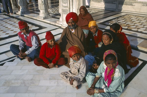 INDIA, Punjab , Amritsar, Sikh family of pilgrims at the Golden Temple