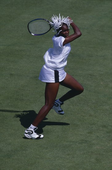 10128798 SPORT  Ball Games Tennis  Venus Williams on court taking shot.