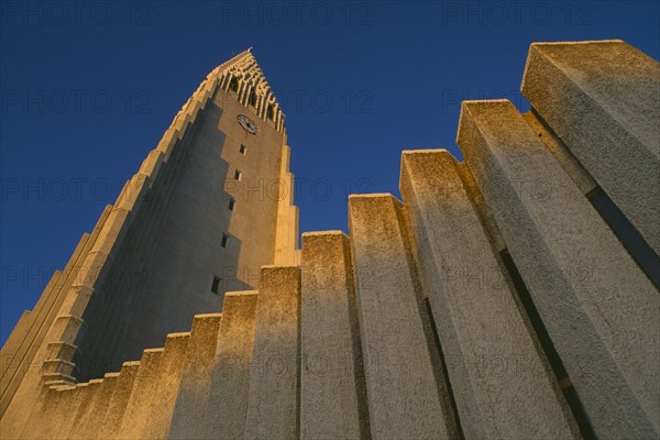 ICELAND, Rejkjavik, Hallgrimur Church at dusk