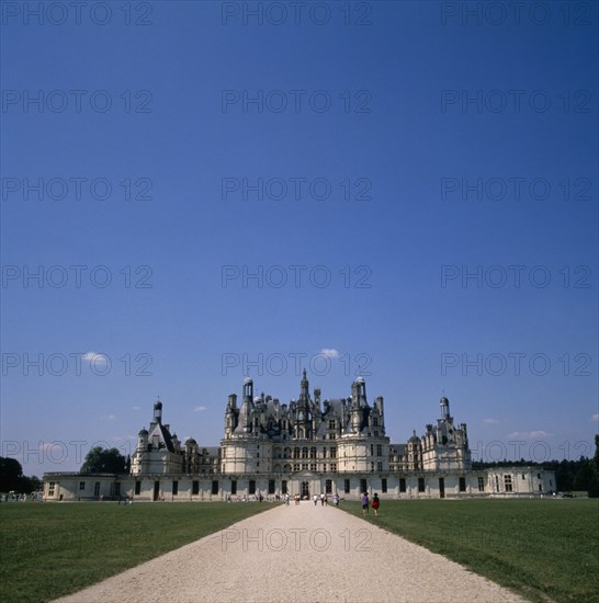 FRANCE, Loire Valley, Loir et Cher, Chambord Chateau. Long straight gravelled driveway with tourists